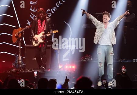 Sunrise, États-Unis. 18th décembre 2022. Charlie Puth se produit au spectacle iHeartRadio Jingle ball 2022 de Y100 au stade FLA Live Arena de Sunrise, en Floride, le dimanche, à 18 décembre 2022. Photo de Gary I Rothstein/UPI crédit: UPI/Alay Live News Banque D'Images