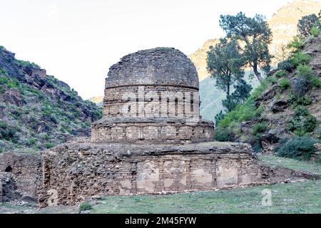 Une photo de Tokar dara stupa dans la vallée de Najigram Swat, KPK Pakistan Banque D'Images