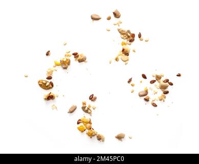 Résumé céréales dispersées, graines, muesli, grains sur fond blanc, vue de dessus Banque D'Images