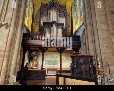 Un petit plan de l'orgue dans le transept nord à l'intérieur de l'abbaye de Sherborne, Dorset, Royaume-Uni Banque D'Images