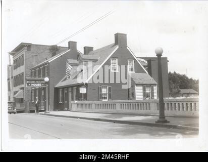 Photographie prise pendant le tournage de « Travelers Toll ». Légende originale : prise lors du tournage de « Travelers Toll ». J. K. Hillers - 1927. État: Maryland place: Fredrick. Banque D'Images