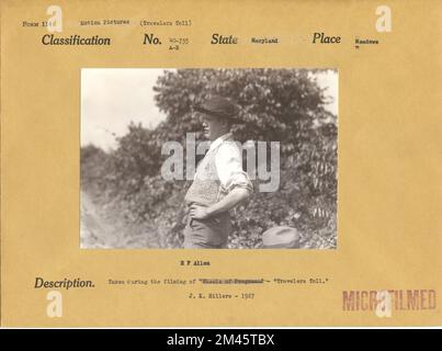 E. F. Allen pendant le tournage de « Travelers Toll ». Légende originale : E. F. Allen - prise pendant le tournage de « Travelers Toll ». J. K. Hillers - 1927. État: Maryland place: Meadows. Banque D'Images