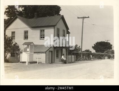 E. F. Allen pendant le tournage de « Travelers Toll ». Légende originale : E. F. Allen - prise pendant le tournage de « Travelers Toll ». J. K. Hillers - 1927. État: Maryland place: Meadows. Banque D'Images