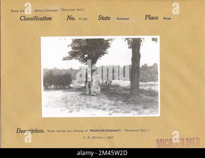 Photographie prise pendant le tournage de « Travelers Toll ». Légende originale : prise pendant le tournage de - « Travelers Toll ». J. K. Hillers - 1927. État: Maryland place: Upper Marlboro. Banque D'Images