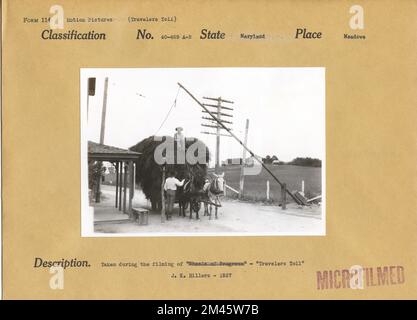 Photographie prise pendant le tournage de « Travelers Toll ». Légende originale : prise pendant le tournage de « Wheels of Progress » - « Travelers Toll ». J. K. Hillers - 1927. État: Maryland place: Meadows. Banque D'Images