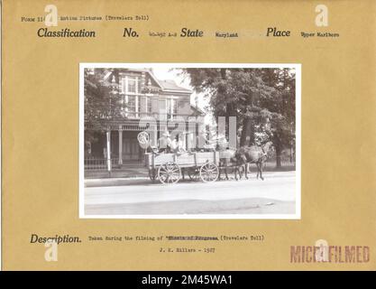 Photographie prise pendant le tournage de « Travelers Toll ». Légende originale : prise pendant le tournage de « Wheels of Progress » - « Travelers Toll ». J. K. Hillers - 1927. État: Maryland place: Meadows. Banque D'Images