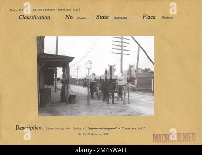 Photographie prise pendant le tournage de « Travelers Toll ». Légende originale : prise pendant le tournage de « Wheels of Progress » - « Travelers Toll ». J. K. Hillers - 1927. État: Maryland place: Meadows. Banque D'Images