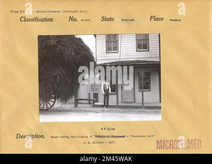 E. F. Allen pendant le tournage de « Travelers Toll ». Légende originale : E. F. Allen prise pendant le tournage de « Wheels of Progress » - « Travelers Toll ». J. K. Hillers - 1927. État: Maryland place: Meadows. Banque D'Images