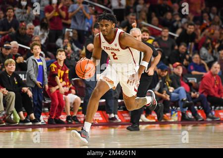 Des chevaux de Troie de la Californie du Sud protègent Reese Dixon-Waters (2) lors d'un match de basket-ball NCAA contre les Tigres Auburn le dimanche 18 décembre 2022, à Los Ang Banque D'Images