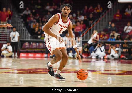 Des chevaux de Troie de la Californie du Sud protègent Reese Dixon-Waters (2) lors d'un match de basket-ball NCAA contre les Tigres Auburn le dimanche 18 décembre 2022, à Los Ang Banque D'Images