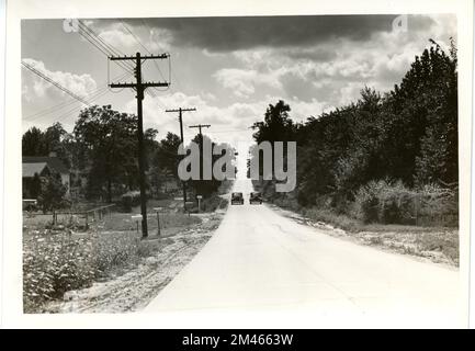 Prince George's County, Maryland, même direction en passant sur une route de 20 mètres. Légende originale: Prince George's County, Maryland, même direction en passant sur une route de 20 mètres. Photo de J. K. Hillers. 2 septembre 1937. État: Maryland. Lieu : comté de Prince George. Banque D'Images