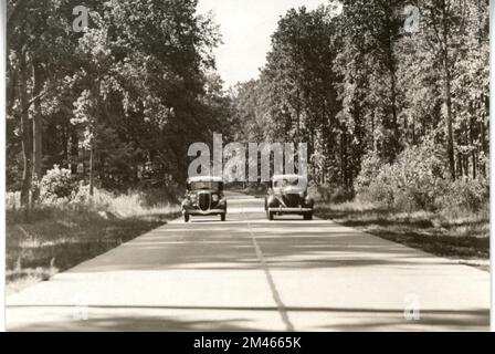 Prince George's County, Maryland, même direction en passant sur une route de 20 mètres. Légende originale: Prince George's County, Maryland, même direction en passant sur une route de 20 mètres. Photo de J. K. Hillers. 2 septembre 1937. État: Maryland. Lieu : comté de Prince George. Banque D'Images