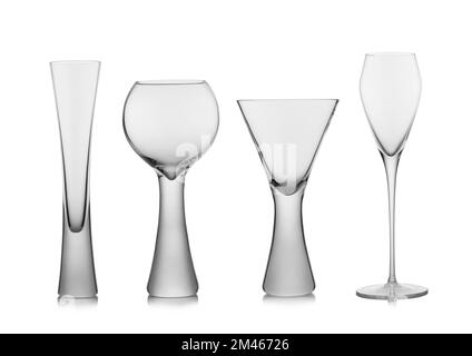 Ensemble de plusieurs verres à champagne et à vin de luxe sur blanc.Balloon en forme de flûte et prosecco. Banque D'Images