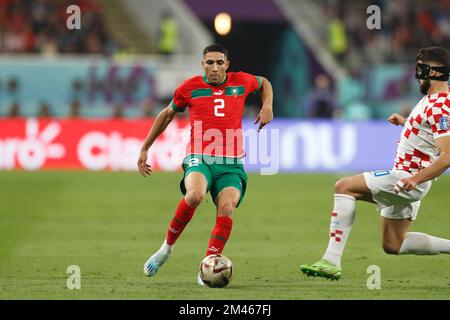 Al Rayyan, Qatar. 17th décembre 2022. Achraf Hakimi (MAR) football : coupe du monde de la FIFA Qatar 2022 Jouez à la troisième place du match entre la Croatie 2-1 Maroc au stade international de Khalifa à Al Rayyan, Qatar . Crédit: Mutsu Kawamori/AFLO/Alay Live News Banque D'Images