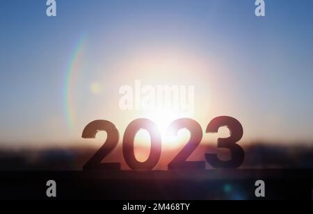 Un soleil levant brillant et un paysage joyeux et plein d'espoir pour le lever du soleil en 2023 Banque D'Images