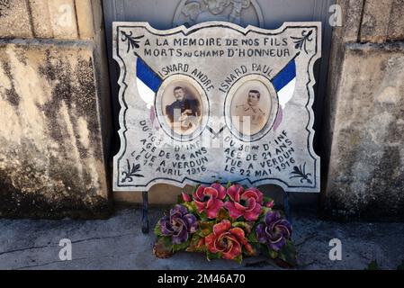 Tombe de deux frères et soldats français tués à la bataille de Verdun 1916 (au cimetière des Passons d'Aubagne) Banque D'Images