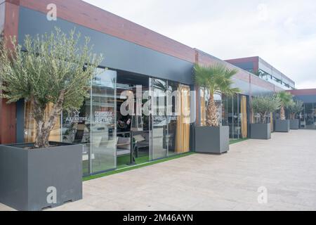 Extérieur du nouveau bar restaurant Alviento sur le quai du port de Cartagena à Murcia, Espagne Banque D'Images