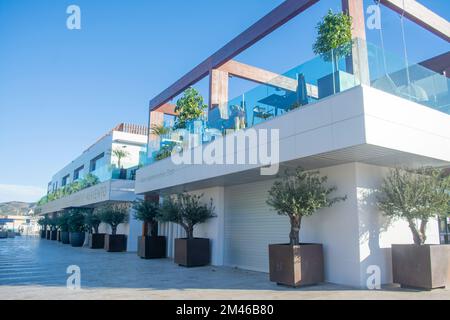 Extérieur du nouveau bar restaurant Alviento sur le quai du port de Cartagena à Murcia, Espagne Banque D'Images