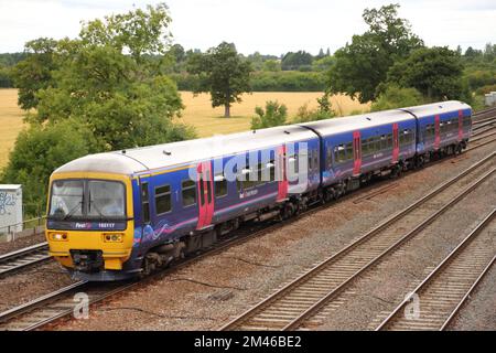 Un premier grand train de voyageurs Diesel de classe occidentale 165 près de Didcot, Royaume-Uni Banque D'Images