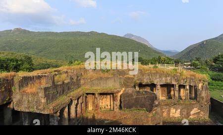 Vue de Khapra Kodiya les grottes bouddhistes de Khapra appartiennent à 3rd-4th siècle après J.-C., Junagadh, Gujarat, Inde. Banque D'Images