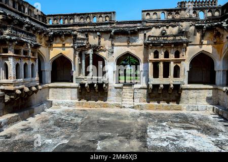 Salle de bains de la Reine, Hampi, site classé au patrimoine mondial de l'UNESCO, district de Vijayanagara, Karnataka, Inde Banque D'Images