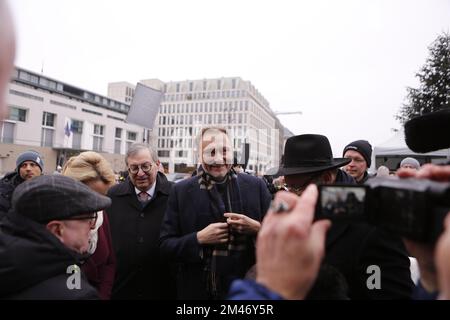 Berlin, Berlin-Mitte, Allemagne. 18th décembre 2022. Berlin: Hanoukkah à la porte de Brandebourg - inauguration et cérémonie. L'éclairage de la première bougie Hanukkah. La photo montre Christian Lindner, ministre fédéral des Finances. (Credit image: © Simone Kuhlmey/Pacific Press via ZUMA Press Wire) Banque D'Images