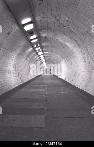 Greenwich foot tunnel en monochrome Banque D'Images