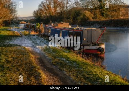 Bateaux étroits sur la branche Glasson du canal de Lancaster près du quai Glasson Banque D'Images