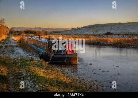 Bateaux étroits sur la branche Glasson du canal de Lancaster près du quai Glasson Banque D'Images