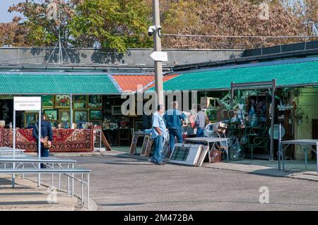 Marché aux puces Ecseri, le plus grand marché d'antiquités à Budapest, Hongrie Banque D'Images