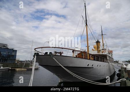 Bateau à voile dans le port de Halifax, Nouvelle-Écosse Banque D'Images