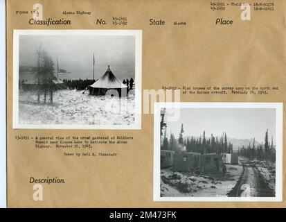 Autoroute Alcan. Légende originale: 43-1491: Une vue générale de la foule rassemblée au Sommet des soldats près du lac Kluane pour dédier la route Alcan. Prise par Gail K. Pinkstaff, 20 novembre 1943. Légende originale: 43-1492: Maisons de traîneau du camp d'arpentage à l'extrémité nord du seuil de Haines. 24 février 1943. État: Alaska. Banque D'Images