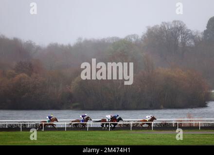 Coureurs et cavaliers au festival de Noël de Ladbrokes 26 décembre et 27th pépinière handicap au champ de courses de Kempton, Sunbury on Thames, Middlesex. Date de la photo: Lundi 19 décembre 2022. Banque D'Images