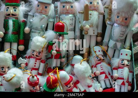 Collection de jouets soldats Ecseri marché aux puces, le plus grand marché d'antiquités de Budapest, Hongrie Banque D'Images