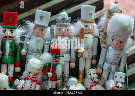 Collection de jouets soldats Ecseri marché aux puces, le plus grand marché d'antiquités de Budapest, Hongrie Banque D'Images