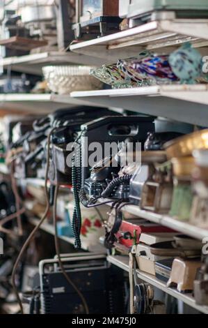 Marché aux puces Ecseri, le plus grand marché d'antiquités à Budapest, Hongrie Banque D'Images