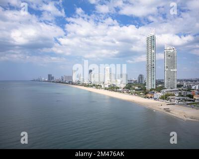 Jomtien Beach, près de Pattaya dans la province de Chonburi en Thaïlande. Banque D'Images