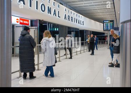 Terminal des deux arrivées de l'aéroport de Manchester Banque D'Images