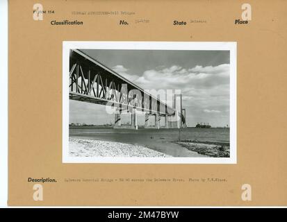 Delaware Memorial Bridge, U.S. 40 en face de la rivière Delaware. Légende originale: Photo de T. W. Kines. État: Delaware. Banque D'Images