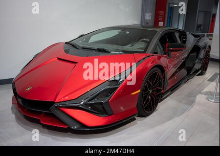 Voiture rouge exotique, c'est un hybride Lamborghini Sian FKP 37 Banque D'Images