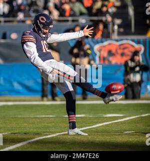 Chicago, Illinois, États-Unis. 18th décembre 2022. Chicago porte le numéro 16 Trenton Gill punit le ballon lors d'un match contre les Philadelphia Eagles à Chicago, il. Mike Wulf/CSM/Alamy Live News Banque D'Images