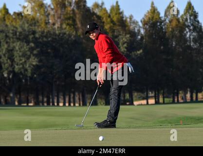 Orlando, États-Unis. 18th décembre 2022. Charlie Woods pute sur le 18th trous lors de la dernière partie du championnat PNC au Ritz-Carlton Golf Club d'Orlando. Crédit : SOPA Images Limited/Alamy Live News Banque D'Images