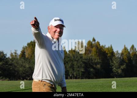 Orlando, États-Unis. 18th décembre 2022. Mark OíMeara fait des gestes à la foule au 18th trous lors de la dernière partie du championnat PNC au Ritz-Carlton Golf Club d'Orlando. Crédit : SOPA Images Limited/Alamy Live News Banque D'Images