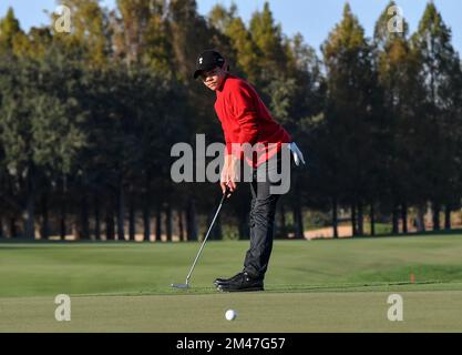 Orlando, États-Unis. 18th décembre 2022. Charlie Woods pute sur le 18th trous lors de la dernière partie du championnat PNC au Ritz-Carlton Golf Club d'Orlando. (Photo de Paul Hennessy/SOPA Images/Sipa USA) crédit: SIPA USA/Alay Live News Banque D'Images