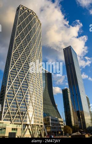 LONDRES - 4 novembre 2020: Verre moderne et gratte-ciel steele à Canary Wharf Banque D'Images