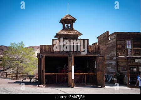 Ancien foyer en bois dans une ville de l'extrême-ouest Banque D'Images