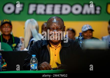 Johannesburg. 19th décembre 2022. Le président sud-africain Cyril Ramaphosa est photographié après avoir été réélu président du Congrès national africain (ANC) lors de la conférence nationale 55th de l'ANC à Johannesburg, en Afrique du Sud, le 19 décembre 2022. Cyril Ramaphosa, président du parti au pouvoir en Afrique du Sud, l'African National Congress (ANC), a été réélu pour diriger le parti pour un second mandat de cinq ans, selon les résultats des élections publiés lundi. Credit: Xinhua/Alay Live News Banque D'Images