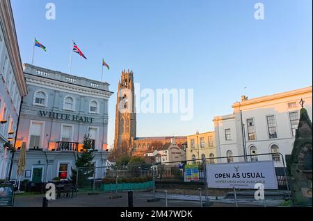 L'hôtel White Hart et les vieilles salles de réunion avec la souche de Boston en arrière-plan au coucher du soleil. Boston Lincolnshire Banque D'Images