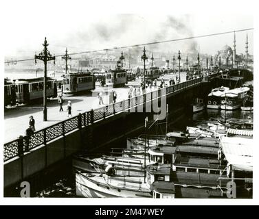 Pont de Galatea au-dessus de la Corne d'Or à Istanbul, Turquie. État: Turquie. Banque D'Images