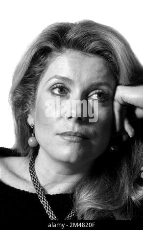 Portrait de l'actrice française Catherine Deneuve (né en 1943) par Bernard Gotfryd, 1983 Banque D'Images